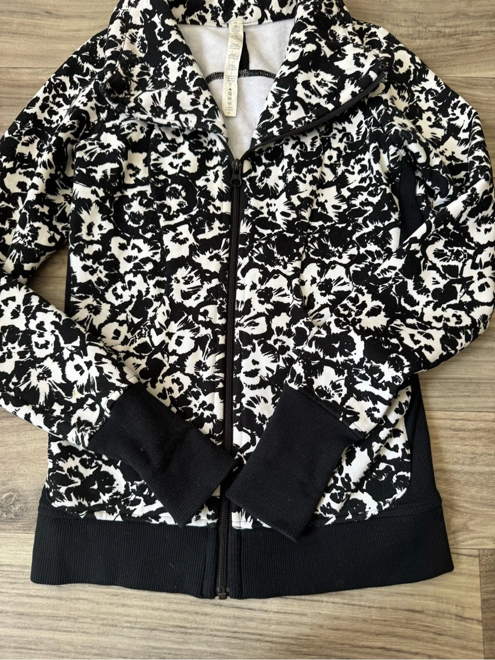 Lululemon Cozy Cuddle Up Jacket in Fleur Sombre Size 2